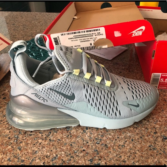 Brand new nike 270 and price is negotiable - Picture 2 of 5